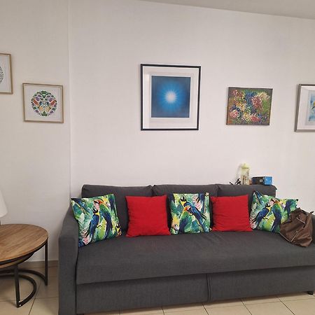 Amazing Apartment For 3 Guests Steps From The Beach Netanya Luaran gambar