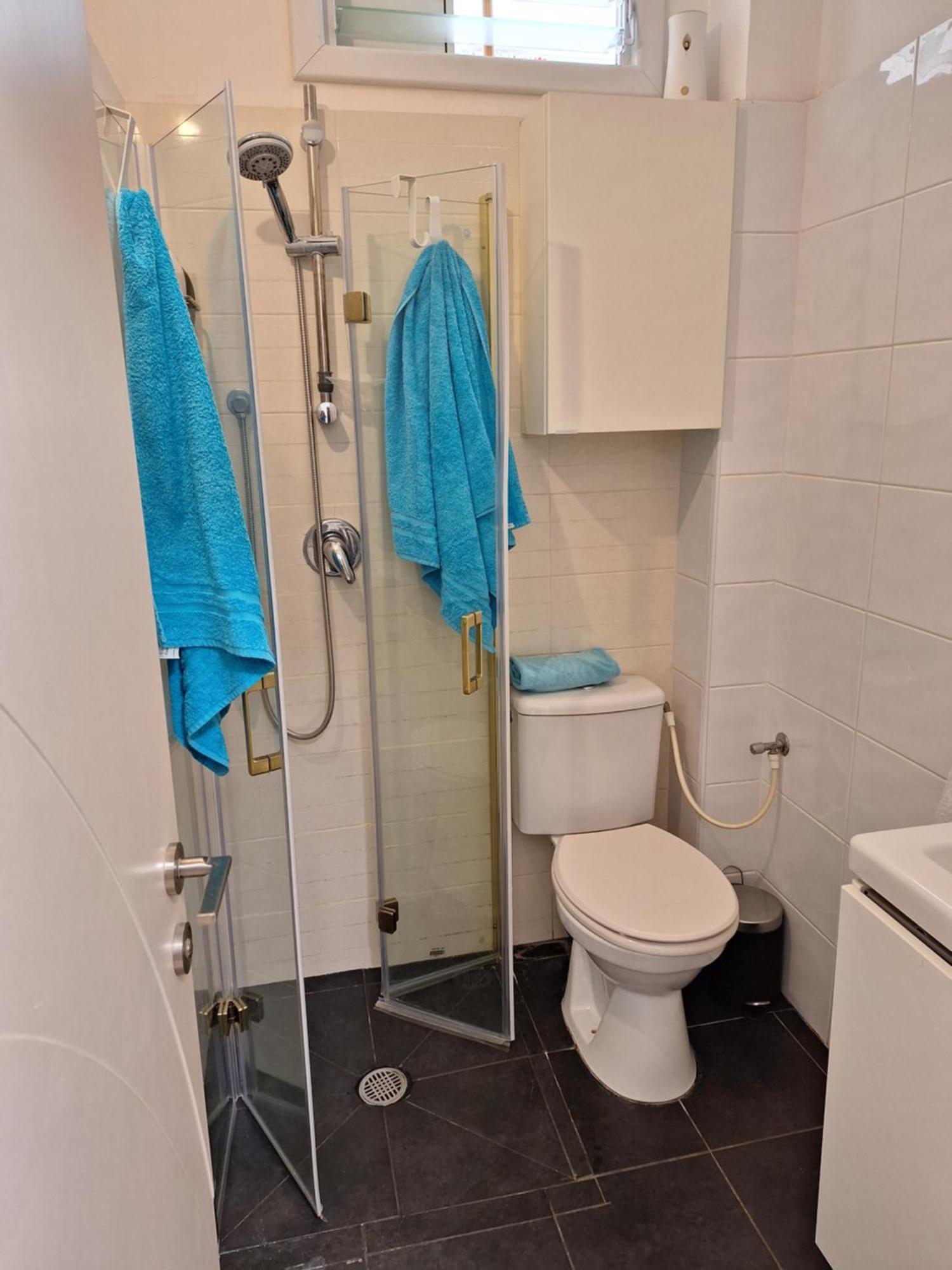 Amazing Apartment For 3 Guests Steps From The Beach Netanya Luaran gambar