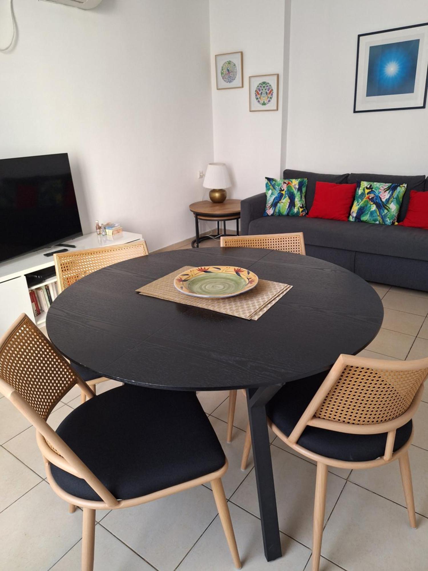 Amazing Apartment For 3 Guests Steps From The Beach Netanya Luaran gambar