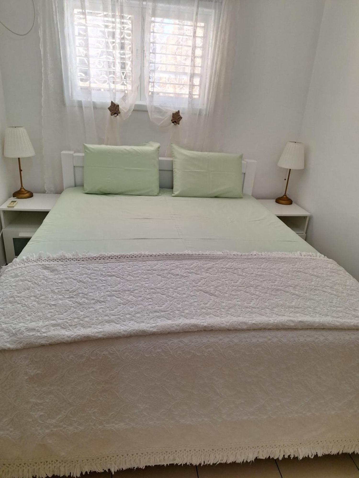 Amazing Apartment For 3 Guests Steps From The Beach Netanya Luaran gambar