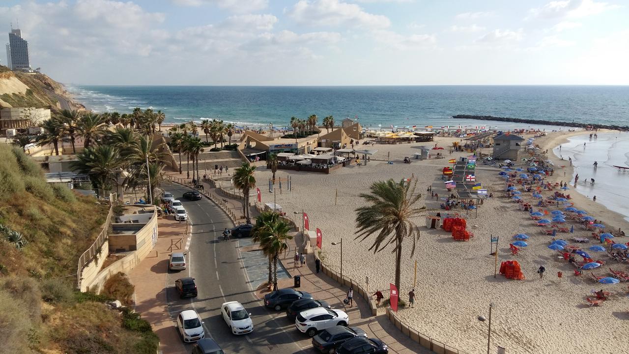 Amazing Apartment For 3 Guests Steps From The Beach Netanya Luaran gambar